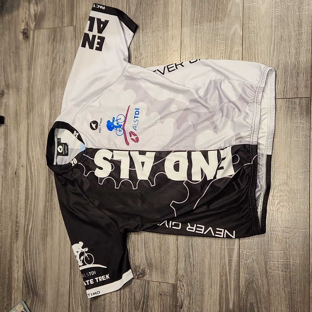 EUC 2014 Pactimo Men's sz L  Bike Shirt